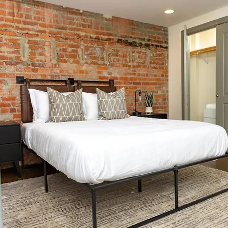 Extra Classy 1 Bedroom Loft With Exposed Brick Downtown